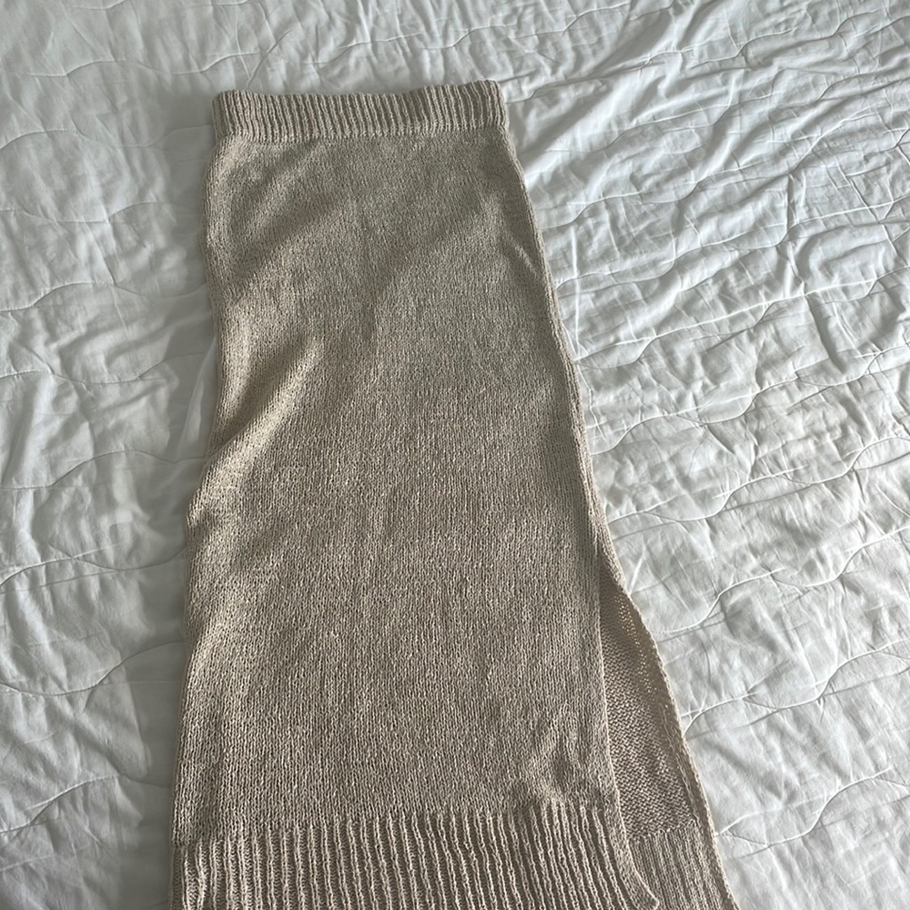 New with out tags beige skirt